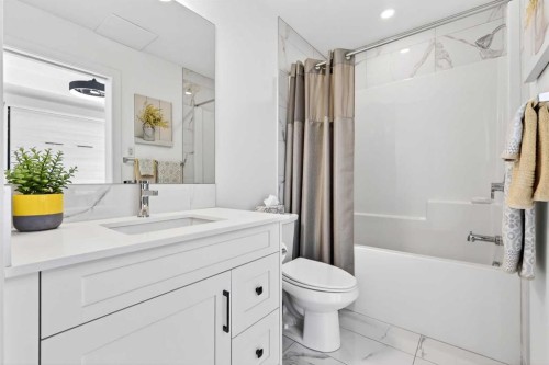 122-400 Auburn Meadows Common Se, Calgary, AB - Indoor Photo Showing Bathroom
