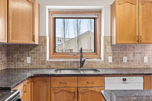 119 Valley Glen Bay Nw, Calgary, AB - Indoor Photo Showing Kitchen With Double Sink
