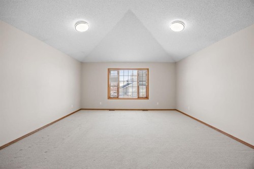 119 Valley Glen Bay Nw, Calgary, AB - Indoor Photo Showing Other Room