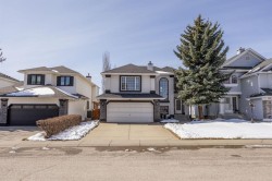 119 Valley Glen Bay NW Calgary, AB T3B 5P9