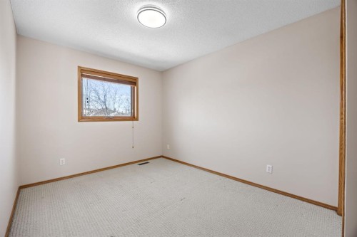 119 Valley Glen Bay Nw, Calgary, AB - Indoor Photo Showing Other Room