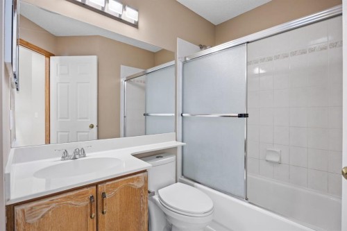 119 Valley Glen Bay Nw, Calgary, AB - Indoor Photo Showing Bathroom