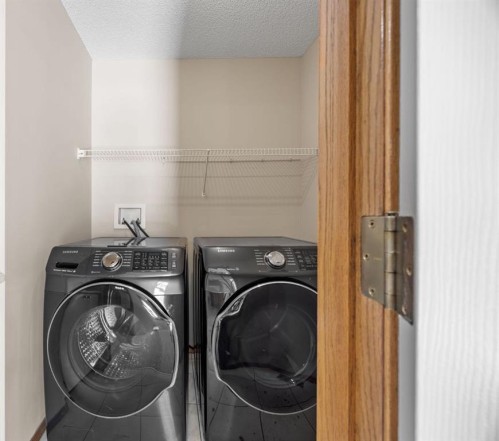 119 Valley Glen Bay Nw, Calgary, AB - Indoor Photo Showing Laundry Room