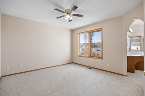 119 Valley Glen Bay Nw, Calgary, AB - Indoor Photo Showing Other Room