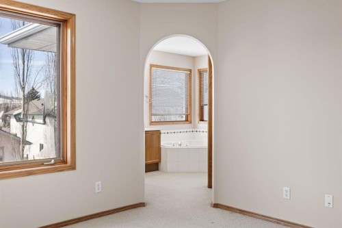 119 Valley Glen Bay Nw, Calgary, AB - Indoor Photo Showing Other Room