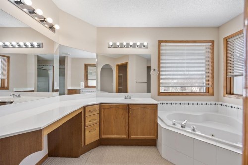 119 Valley Glen Bay Nw, Calgary, AB - Indoor Photo Showing Bathroom