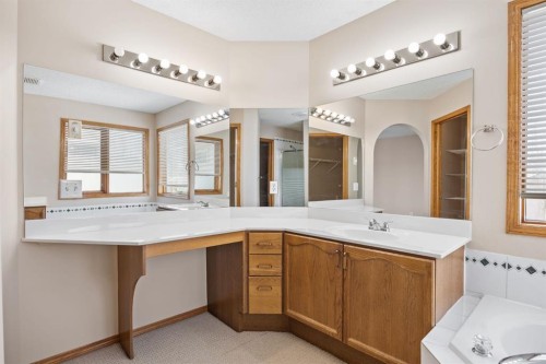 119 Valley Glen Bay Nw, Calgary, AB - Indoor Photo Showing Bathroom