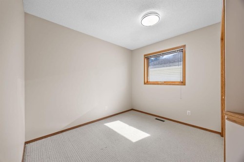 119 Valley Glen Bay Nw, Calgary, AB - Indoor Photo Showing Other Room