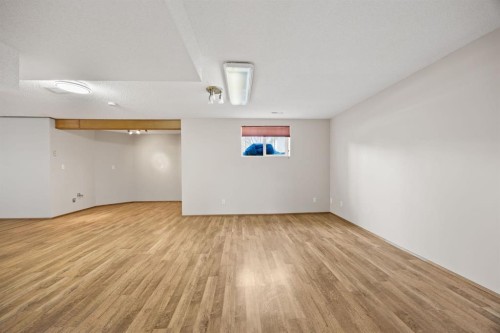 119 Valley Glen Bay Nw, Calgary, AB - Indoor Photo Showing Other Room