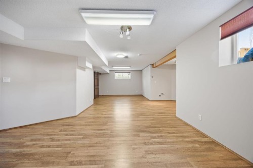 119 Valley Glen Bay Nw, Calgary, AB - Indoor Photo Showing Other Room