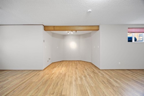 119 Valley Glen Bay Nw, Calgary, AB - Indoor Photo Showing Other Room