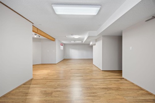 119 Valley Glen Bay Nw, Calgary, AB - Indoor Photo Showing Other Room