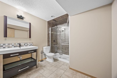 119 Valley Glen Bay Nw, Calgary, AB - Indoor Photo Showing Bathroom
