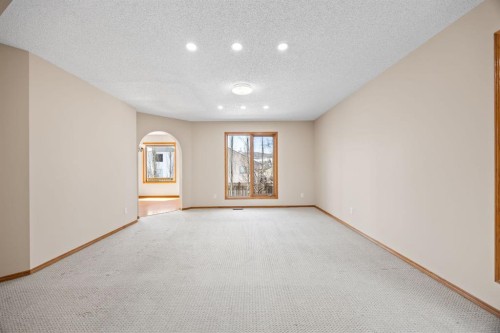 119 Valley Glen Bay Nw, Calgary, AB - Indoor Photo Showing Other Room