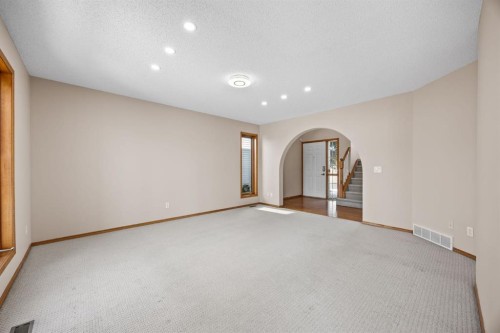 119 Valley Glen Bay Nw, Calgary, AB - Indoor Photo Showing Other Room