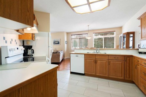 .-2107 Patterson View Sw, Calgary, AB - Indoor Photo Showing Kitchen With Double Sink