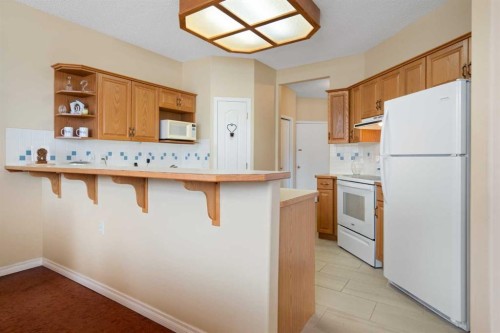 .-2107 Patterson View Sw, Calgary, AB - Indoor Photo Showing Kitchen