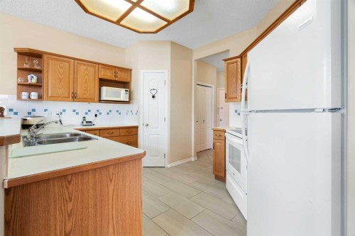 .-2107 Patterson View Sw, Calgary, AB - Indoor Photo Showing Kitchen With Double Sink