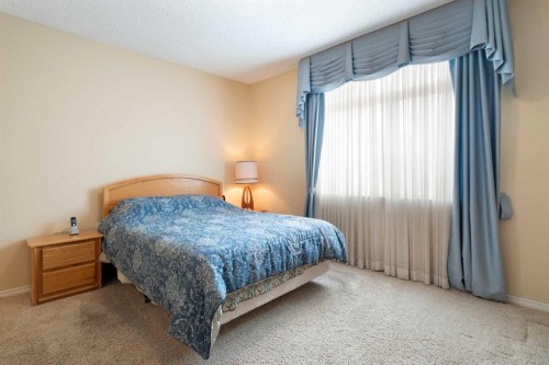 .-2107 Patterson View Sw, Calgary, AB - Indoor Photo Showing Bedroom