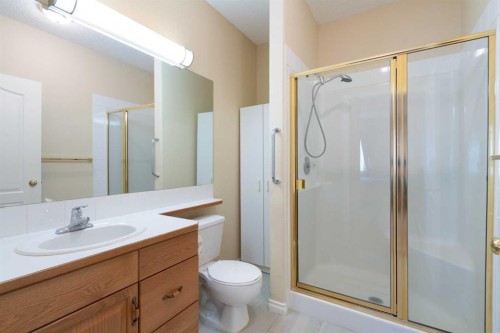 .-2107 Patterson View Sw, Calgary, AB - Indoor Photo Showing Bathroom