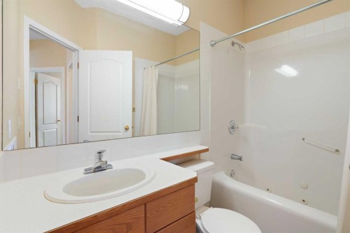 .-2107 Patterson View Sw, Calgary, AB - Indoor Photo Showing Bathroom