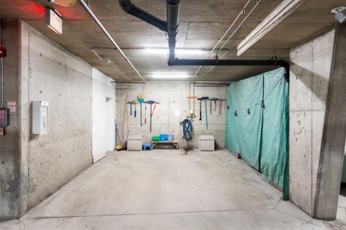 .-2107 Patterson View Sw, Calgary, AB - Indoor Photo Showing Garage