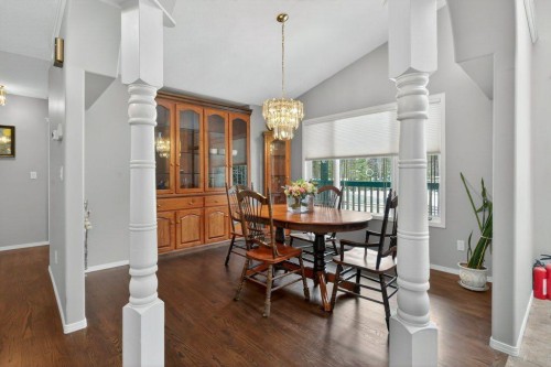 39 Highlands Terrace, Bragg Creek, AB - Indoor Photo Showing Dining Room