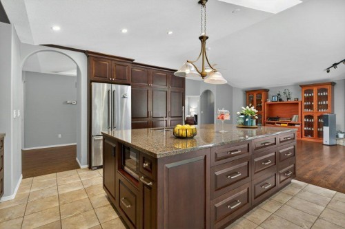 39 Highlands Terrace, Bragg Creek, AB - Indoor Photo Showing Kitchen With Upgraded Kitchen