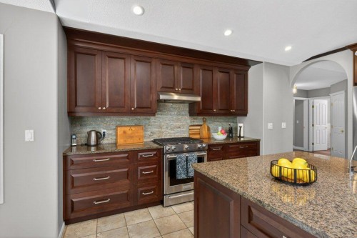39 Highlands Terrace, Bragg Creek, AB - Indoor Photo Showing Kitchen