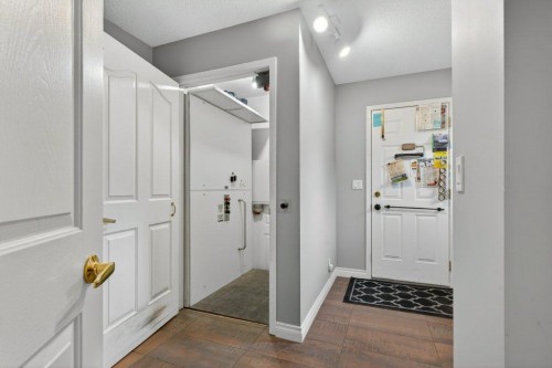 39 Highlands Terrace, Bragg Creek, AB - Indoor Photo Showing Other Room