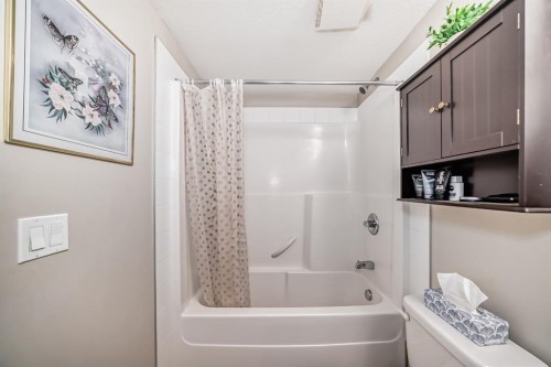 313-2300 Evanston Square Nw, Calgary, AB - Indoor Photo Showing Bathroom