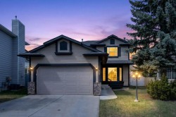 29 Shannon Manor SW Calgary, AB T2Y 2Y5
