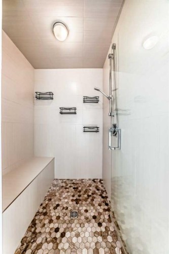 53 Rockhaven Green Nw, Calgary, AB - Indoor Photo Showing Bathroom