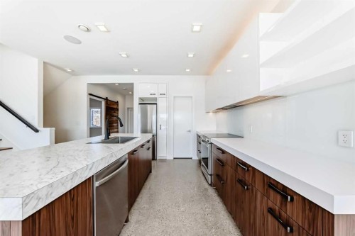 53 Rockhaven Green Nw, Calgary, AB - Indoor Photo Showing Kitchen With Upgraded Kitchen