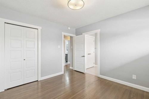 40 Henefer Road Sw, Calgary, AB - Indoor Photo Showing Other Room