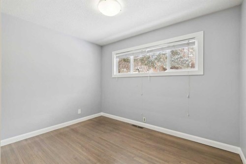 40 Henefer Road Sw, Calgary, AB - Indoor Photo Showing Other Room