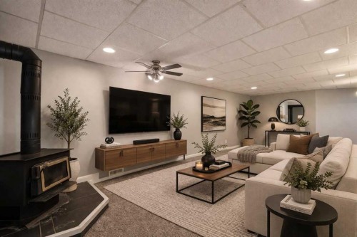 40 Henefer Road Sw, Calgary, AB - Indoor Photo Showing Other Room