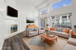 52 Kingsland Court SW Calgary, AB T2V 0S2