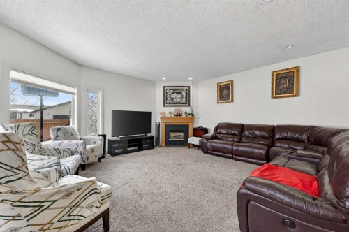 5835 28 Avenue Ne, Calgary, AB - Indoor Photo Showing Living Room With Fireplace
