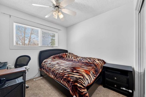 5835 28 Avenue Ne, Calgary, AB - Indoor Photo Showing Bedroom