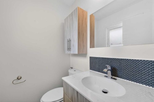 5835 28 Avenue Ne, Calgary, AB - Indoor Photo Showing Bathroom