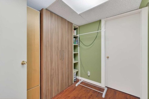 5835 28 Avenue Ne, Calgary, AB - Indoor Photo Showing Other Room