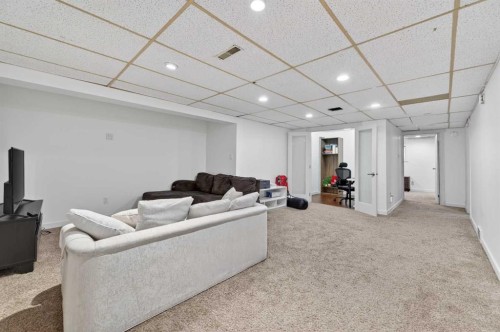 5835 28 Avenue Ne, Calgary, AB - Indoor Photo Showing Other Room