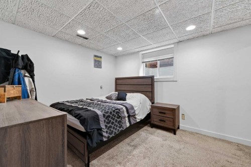 5835 28 Avenue Ne, Calgary, AB - Indoor Photo Showing Bedroom