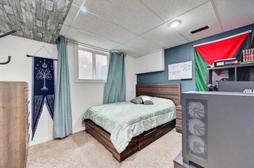 5835 28 Avenue Ne, Calgary, AB - Indoor Photo Showing Bedroom