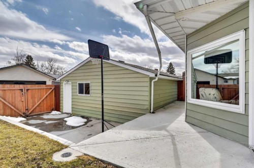 5835 28 Avenue Ne, Calgary, AB - Outdoor With Exterior
