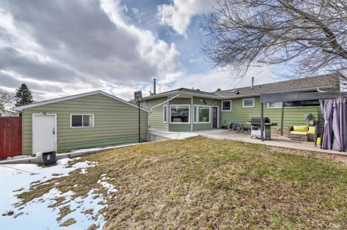 5835 28 Avenue Ne, Calgary, AB - Outdoor