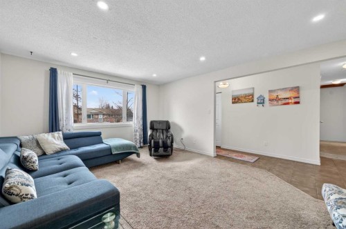 5835 28 Avenue Ne, Calgary, AB - Indoor