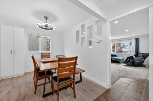 5835 28 Avenue Ne, Calgary, AB - Indoor Photo Showing Dining Room