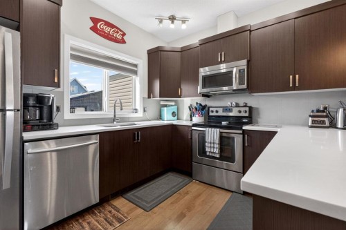 23 Belgian Link, Cochrane, AB - Indoor Photo Showing Kitchen